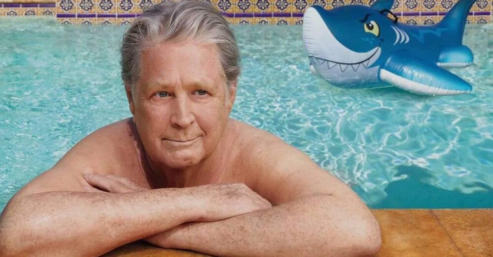 Surf, acidi e sinfonie: l&#039;incredibile vita e l&#039;irraggiungibile musica di Brian Wilson. Addio al Beach Boy che ha cambiato per sempre il pop