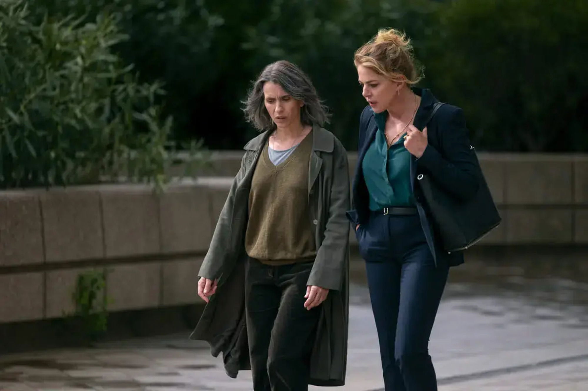 Teresa Saponangelo e Claudia Gerini in "Sara - La donna nell'ombra"