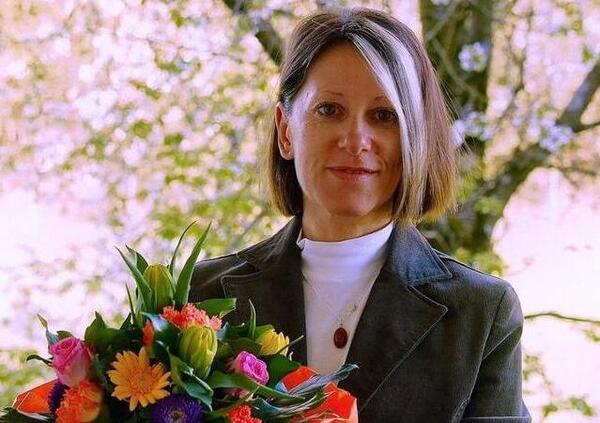 Omicidio Liliana Resinovich, IL MISTERO DEL BRACCIALETTO TAGLIATO: &egrave; stato il marito Sebastiano con i suoi coltelli dopo averla uccisa? Il fratello Sergio: &ldquo;Quando l&rsquo;ho trovato era umido e mi sono insospettito, non se ne separava mai perch&eacute;&hellip;&rdquo;