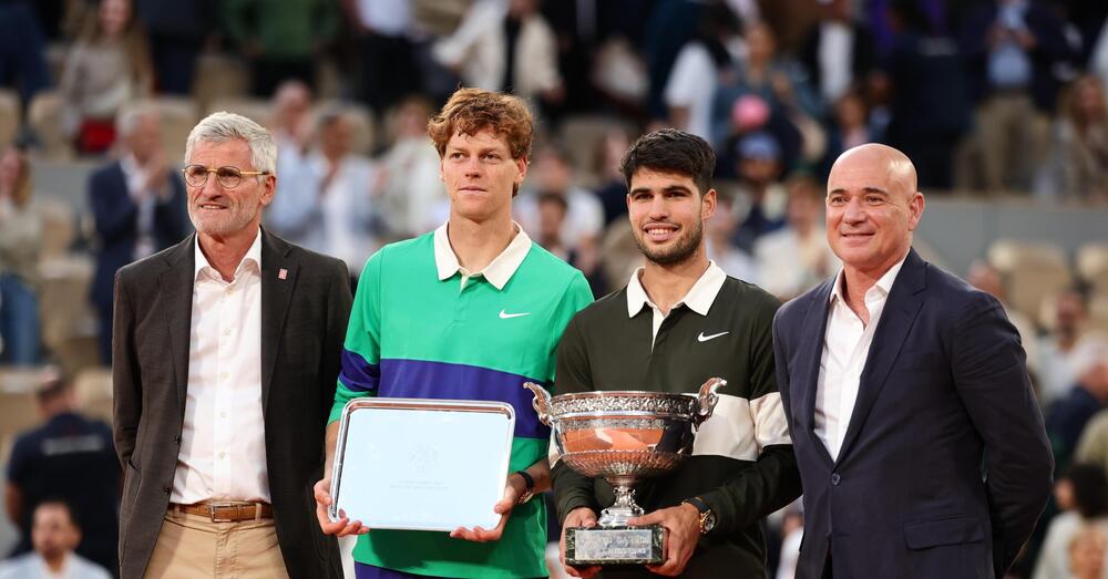 MANGIA CHE TI PASSANO? Ma come fanno Sinner, Alcaraz e gli altri a giocare oltre cinque ore? Ecco come i top del tennis resistono durante match come la finale del Roland Garros e i segreti nella dieta prima, durante e dopo la partita