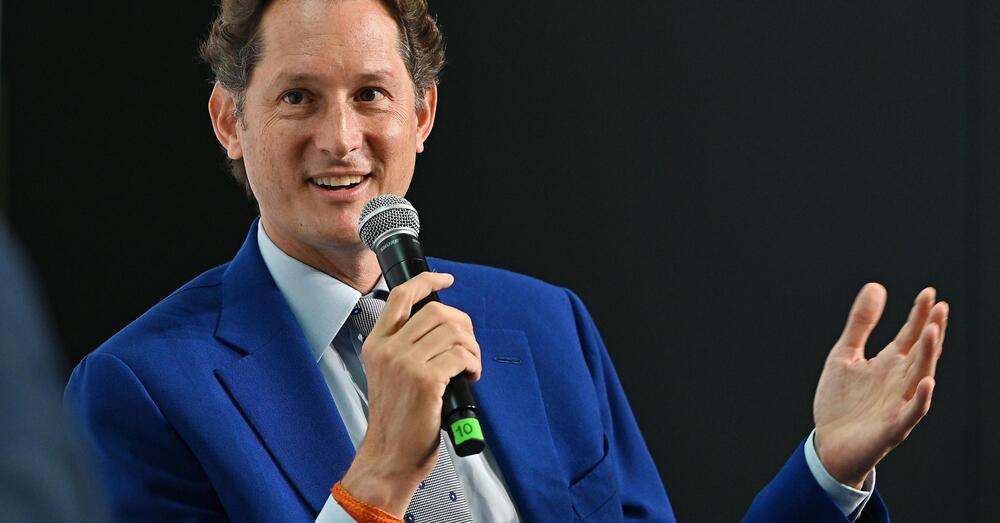 Ma John Elkann su auto elettriche e Green Deal smentisce s&eacute; stesso (e Stellantis)? Com&rsquo;&egrave; passato da parlare di &ldquo;responsabilit&agrave; storica&rdquo; dell&rsquo;automotive sulla decarbonizzazione a chiedere &ldquo;flessibilit&agrave;&rdquo; all&rsquo;Unione Europea?