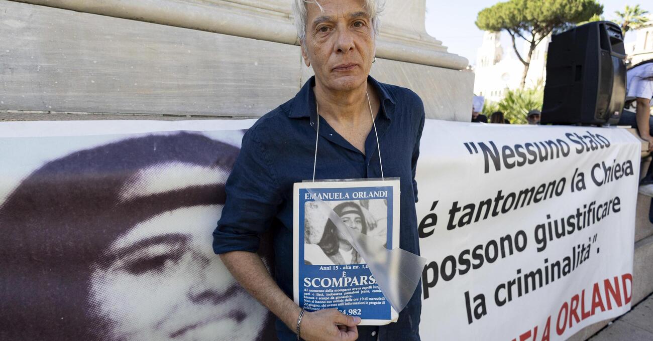 Emanuela Orlandi COINVOLTA NELLA POR*OGRAFIA? Il fratello Pietro: &ldquo;Se fosse vero il Vaticano, pur non essendo responsabile, avrebbe preferito subire le accuse di mezzo mondo pur di difendere un gruppo di adescatori? Mah...&rdquo;