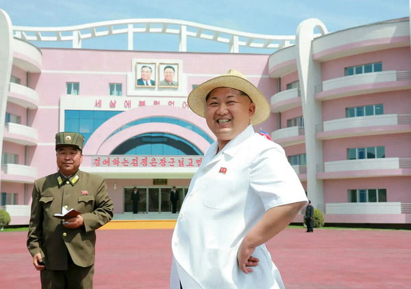 Siamo stati al mare in Corea del Nord, ma com&#039;&egrave;? Tra bungalow e barbecue, vi raccontiamo una giornata da turisti in spiaggia nel paese di Kim Jong Un