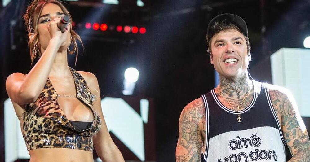 Tim Summer Hits, le pagelle: Fedez e Clara &quot;giocano a scopa&quot; (4), Tananai si squaglia di caldo (7), Olly col maglione (5), Zanicchi contro i piccioni (8). Mentre Conti e Delogu... 