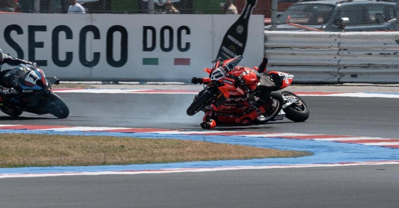La mattina ha la ghiaia in bocca: Bassani stende Bulega e Toprak vince facile, Petrucci primo dei DUCAT(R)ISTI con Lowes e Locatelli su un podio &ldquo;senza Rosse&rdquo; 