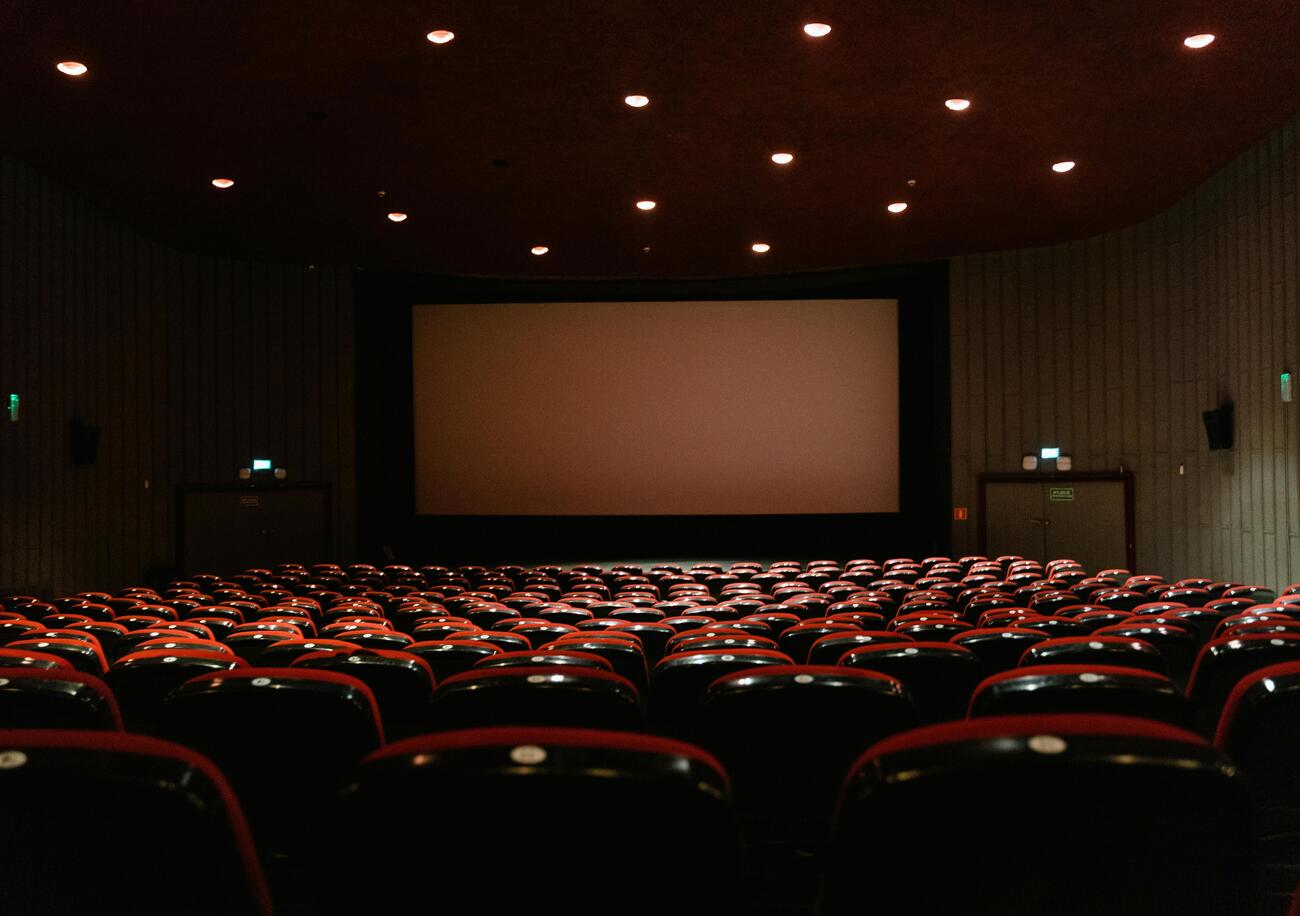 NIENTE SALA, GRAZIE. Ma perch&eacute; in Italia d&rsquo;estate si va poco al cinema (a parte ai festival all&rsquo;aperto)? Intanto il &ldquo;modello francese&rdquo; fa ancora scuola