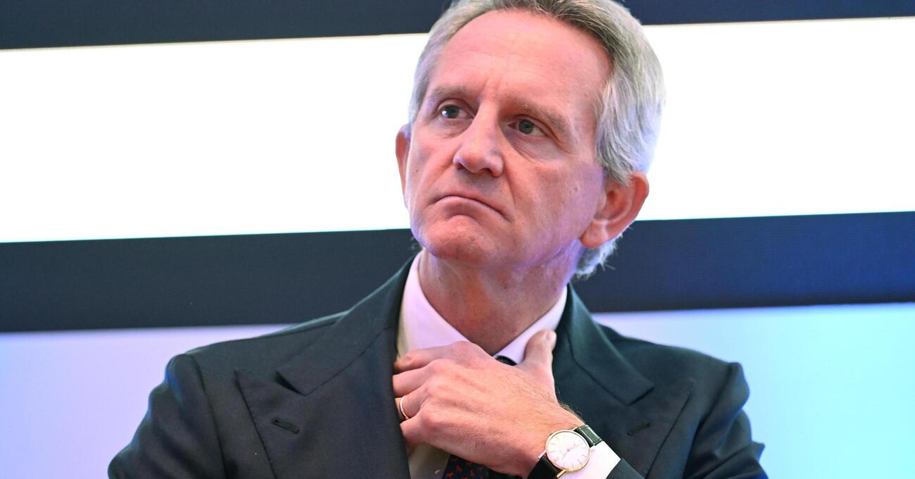 Ma il rinvio di Mediobanca all&rsquo;ops su Banca Generali &egrave; strategia o ritirata? Nagel &egrave; accerchiato, mentre Orcel (UniCredit), Caltagirone e Mps incalzano e l&rsquo;assemblea...