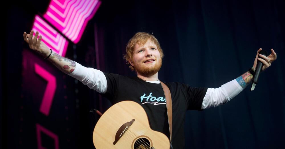 Siamo stati al concerto di Ed Sheeran allo Stadio Olimpico di Roma, ma com&#039;&egrave; stato? Zero ballerini o braccialetti. Solo lui, autentico, con le chitarre e plettri giganti come schermo. E Ultimo come ospite...