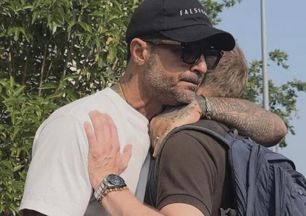 Delitto Garlasco, perch&eacute; Fabrizio Corona ha incontrato Alberto Stasi?  A Falsissimo racconta del carcere di Bollate e parla con i detenuti di Chiara Poggi e Andrea Sempio. E su Bossetti e Yara Gambirasio...