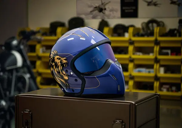 CHE CASCO! Ma avete visto la nuova collaborazione tra Airoh e Aeronautica Militare? Ecco tutto sulla nuova collezione presentata al Pitti Uomo (Firenze) [FOTO]