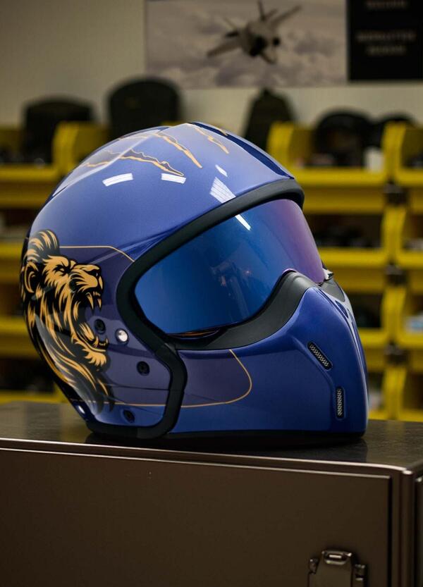 CHE CASCO! Ma avete visto la nuova collaborazione tra Airoh e Aeronautica Militare? Ecco tutto sulla nuova collezione presentata al Pitti Uomo (Firenze) [FOTO]