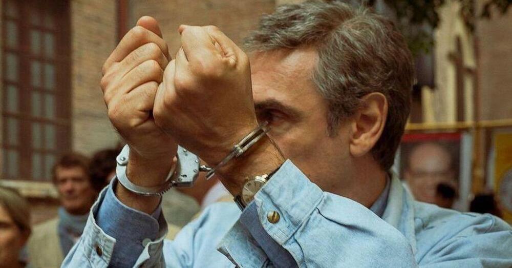 Portobello su Enzo Tortora &egrave; gi&agrave; la conferma che Marco Bellocchio &egrave; l&#039;unico che sa raccontare l&#039;Italia che tanti dimenticano. Ecco cosa sappiamo sulla nuova serie con Fabrizio Gifuni [FOTO]