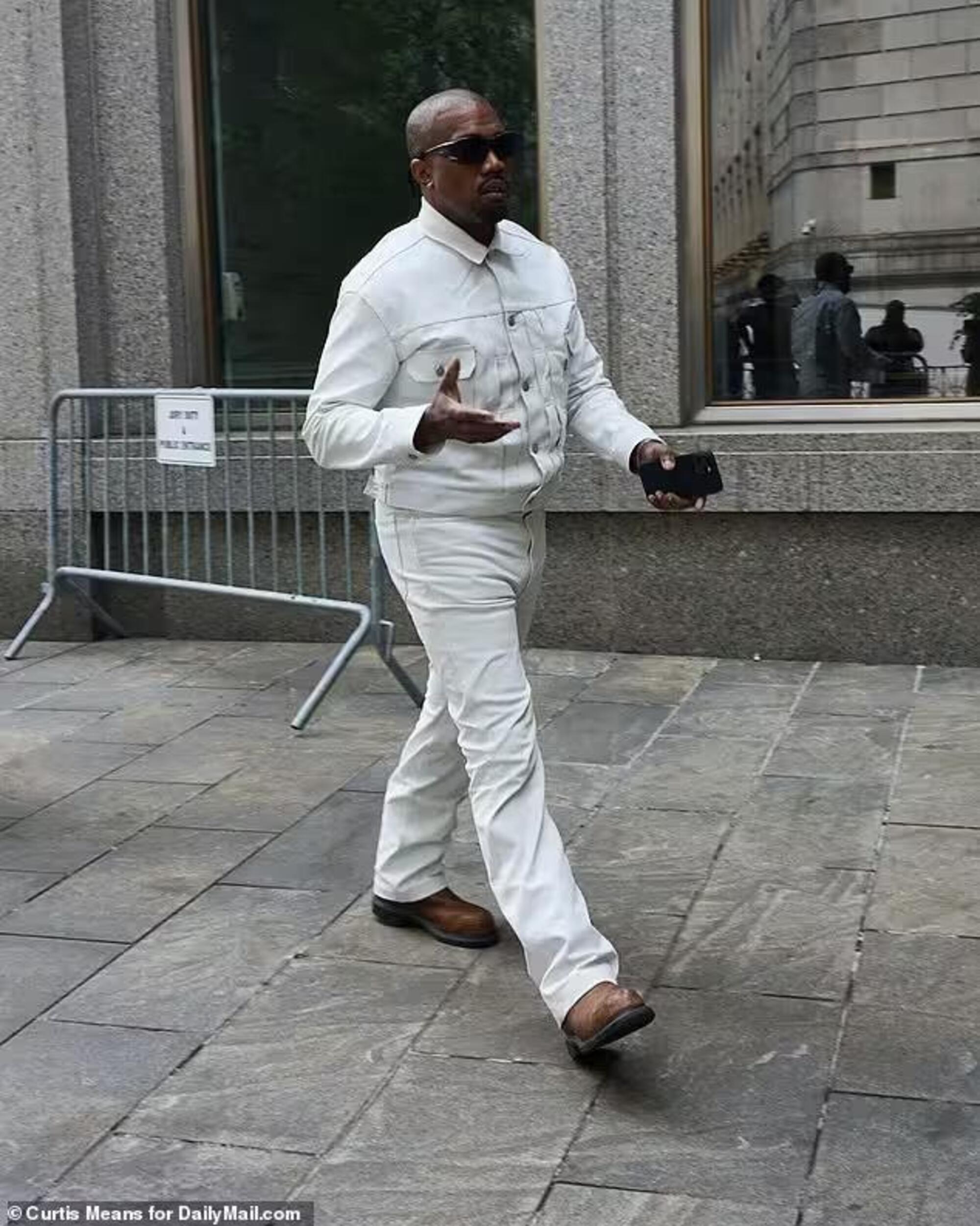 L'outfit di Kanye West "citato" da 50 Cent