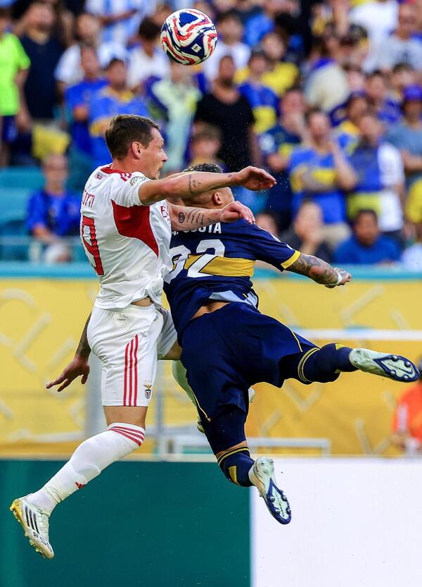 MONDIALE PER CLUB, MA CHI LO GUARDA? Boca Juniors e Benfica (con Belotti) fanno a botte e...