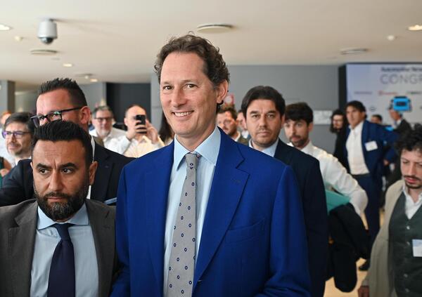 La prima Ferrari elettrica non c&#039;&egrave; ancora, ma la seconda &egrave; gi&agrave; un flop? Altro che rivoluzione Elkann... E intanto Stellantis sul green..