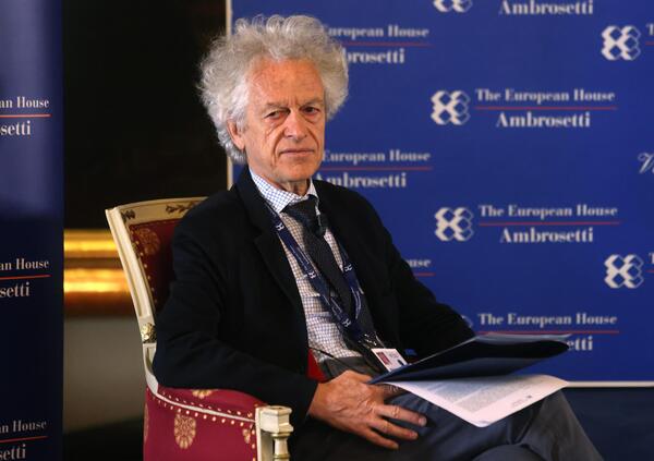 Inchieste in movimento, di Federico Rampini, &egrave; un vero approfondimento su La7? Troppo snob, con interviste d&#039;&eacute;lite (vade retro, poveri!) e servizi in superficie. Cosa scopre a New York? Che il Parmesan &egrave; il simbolo della contraffazione&hellip;