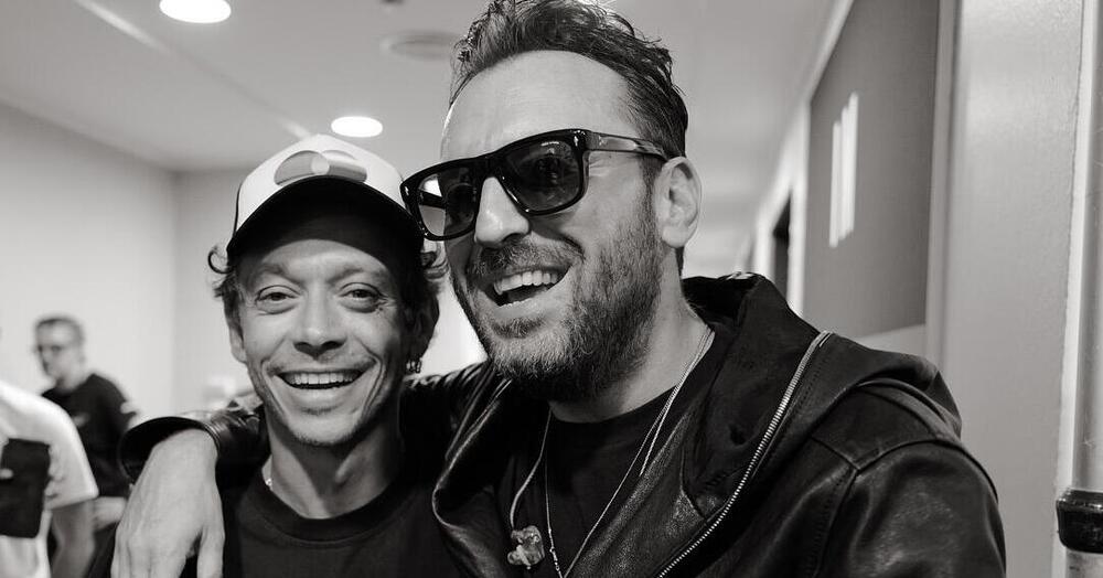ALASKA STREAM ! Messieurs, voir Valentino Rossi avec Cesare Cremonini au Mugello serait le plus beau spectacle du monde. C'est bien d'y penser, un peu moins de se cacher…