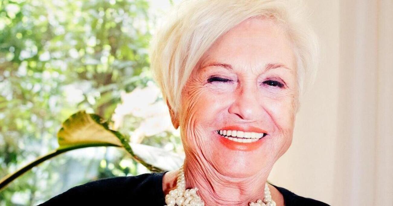 BANANA MIA! Wanna Marchi nuova icona gay? Ospite d&rsquo;onore al club lbgt, ma il pubblico si incazza e la paragona a Turetta. Ma la signora de &quot;i cogli*ni vanno inc*lati&quot; asfalta tutti: &quot;Pensare fa bene&rdquo;