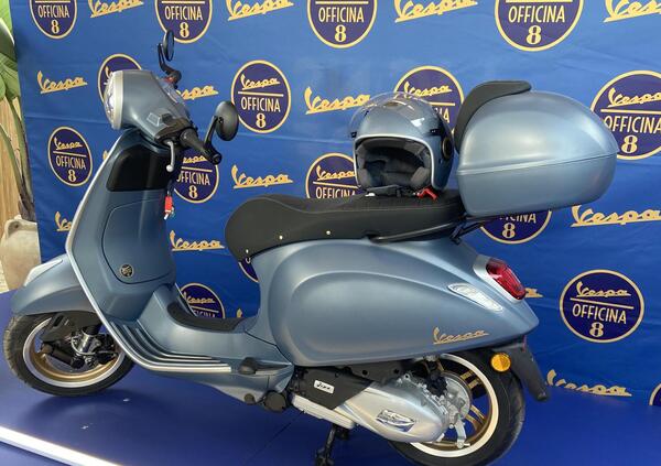 La verit&agrave;? Vespa non si &egrave; mai dimenticata di noi e con Officina 8 continua a portarci in vacanza, sulle spiagge pi&ugrave; belle del Mediterraneo