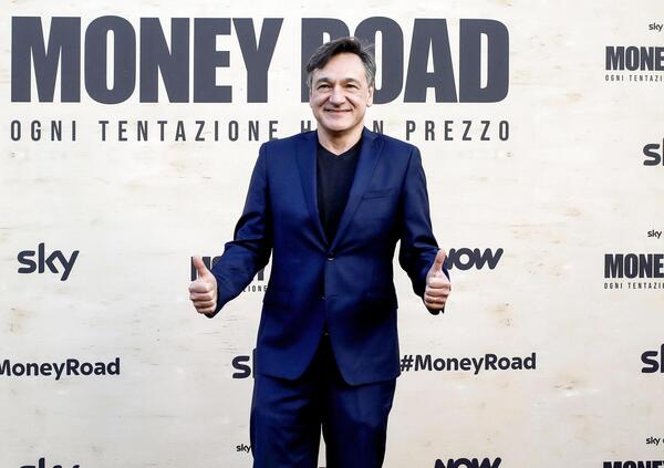 Le bombe di Fabio Caressa a Supernova: Lele Adani? &ldquo;Non &egrave; oggettivo&rdquo;. Sull&#039;estetica: &ldquo;Con un calciatore la mia eterosessualit&agrave; ha vacillato...&rdquo;. Il tiki-taka &quot;che palle&rdquo;. E la sua squadra ideale?