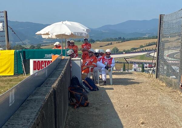 Siamo andati a cercare il medico che ha soccorso Fabio Quartararo al Mugello: &quot;Non gli ho rimesso a posto la spalla l&igrave;&quot;. Il dottor Charte: &quot;Ha fatto da solo&quot;