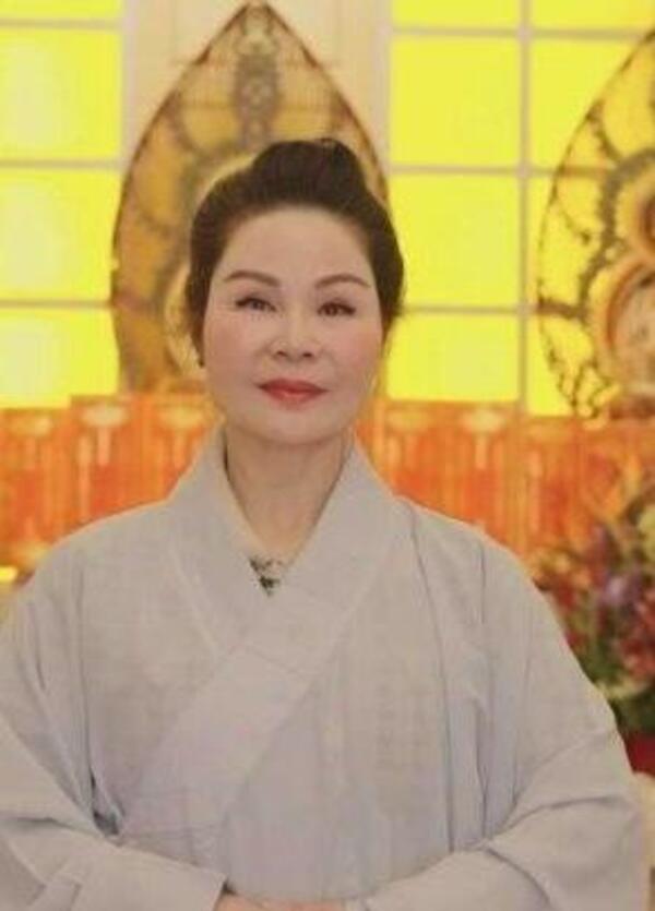 Ma com&rsquo;&egrave; &ldquo;Angela Megastar&rdquo;, il nuovo programma su su Real Time con Angela Lin? Arriva la sentenza di Aldo Grasso