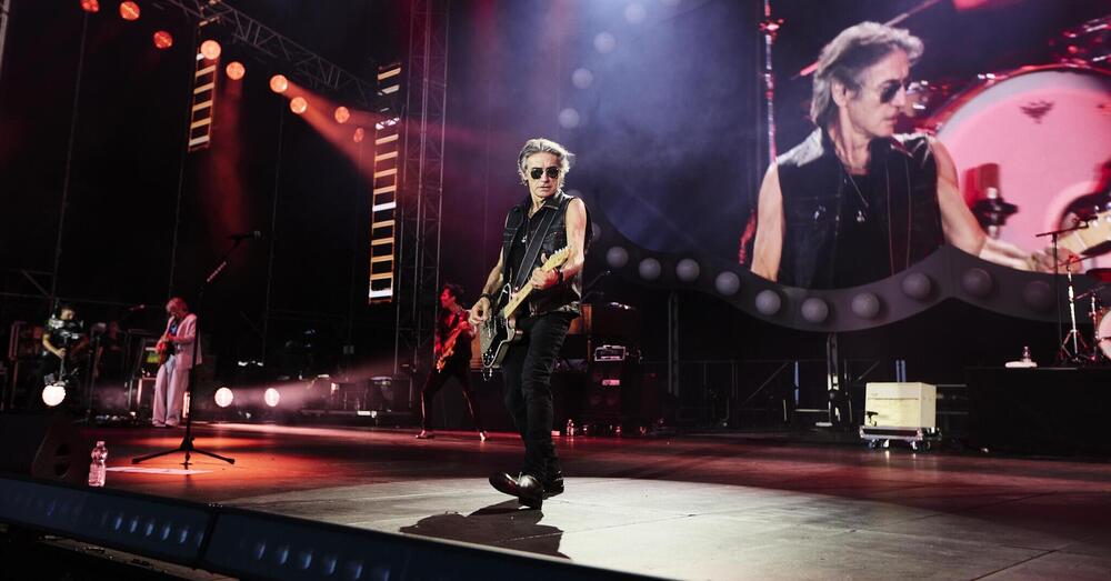 Siamo stati al concerto di Luciano Ligabue alla RCF Arena (Campovolo), ma com&rsquo;&egrave; stato? Un sogno molto vicino alla realt&agrave;. Tre ore di live, centomila persone e una festa gigantesca per &quot;La notte di certe notti&quot;...