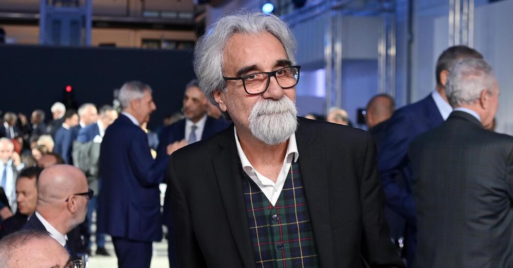 CHE FINE FAR&Agrave; SANREMO? Peppe Vessicchio totale: &ldquo;&Egrave; il festival dei cantanti, della loro faccia&rdquo;. E la Rai? &ldquo;Far&agrave; di tutto per tenerselo&rdquo;. L&rsquo;esperienza ad Amici? &ldquo;Maria De Filippi &egrave; un genio della televisione&rdquo;. E sull&rsquo;autotune e Bocelli&hellip;