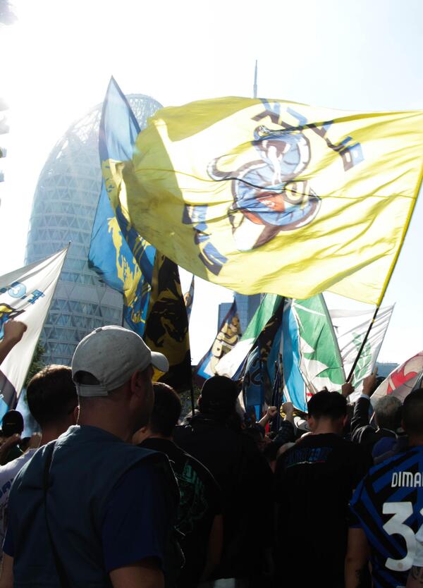 Caso ultras, lo striscione degli Irriducibili per Boiocchi: &ldquo;Lealt&agrave; e amicizia i nostri valori&rdquo;. E il processo...