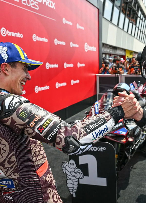 Ok Tardozzi che festeggia Alex, ma quanto si aiutano i fratelli Marquez in questa MotoGP? Al Mugello la conferma di Marc...