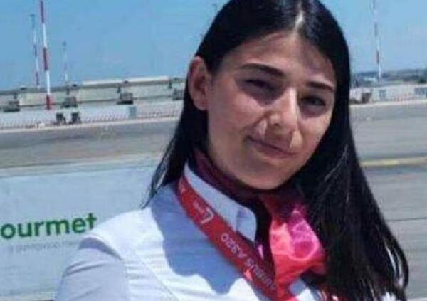 Com&#039;&egrave; morta Aurora Maniscalco? Cade da un palazzo di Vienna, omicidio o suicidio? La famiglia da Palermo vuole verit&agrave; e la polizia convoca il fidanzato dell&#039;hostess della Lauda Air...