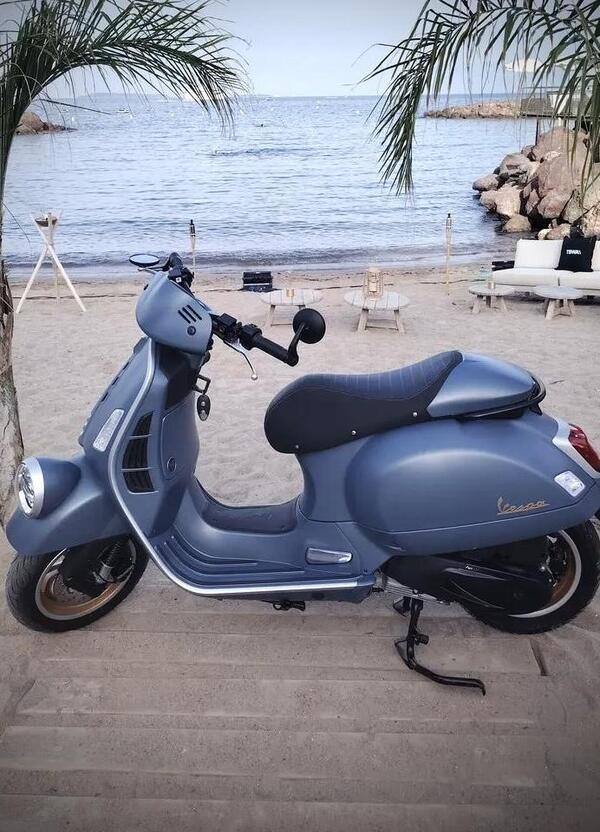 La verit&agrave;? Vespa non si &egrave; mai dimenticata di noi e con Officina 8 continua a portarci in vacanza, sulle spiagge pi&ugrave; belle del Mediterraneo
