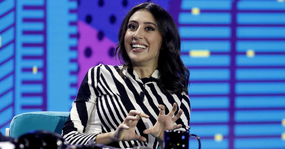 BOOMERANG SOCIAL PER CECILIA SALA? Puglisi le rinfaccia saluti romani e nazismo e la giornalista spiega che era uno &ldquo;scherzo&rdquo;. Ecco cos&#039;&egrave; successo e perch&eacute; questa storia racconta molto pi&ugrave; di noi che di lei&hellip;