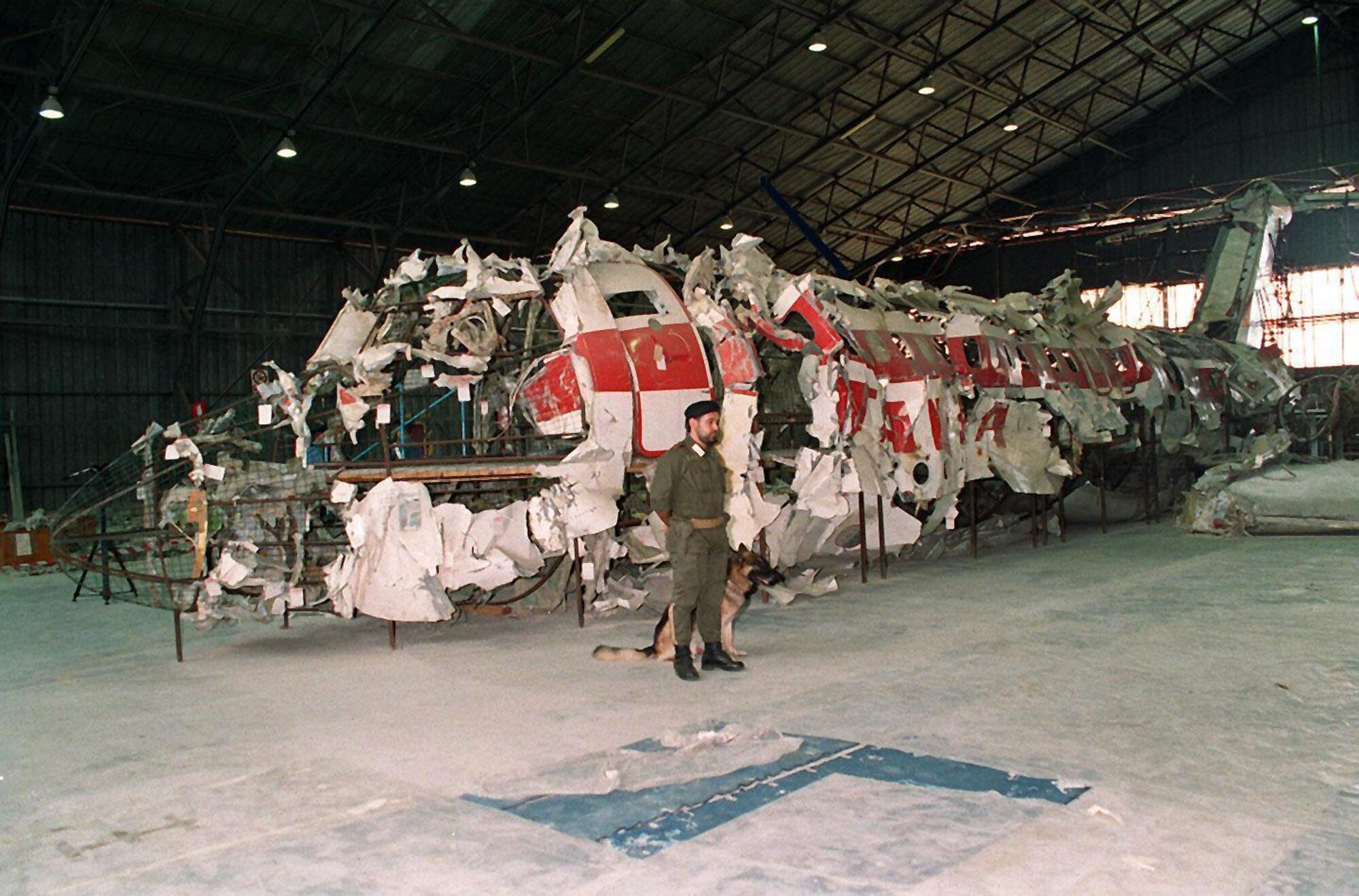 Quel che rimane del DC-9 dell’Itavia dopo la strage di Ustica