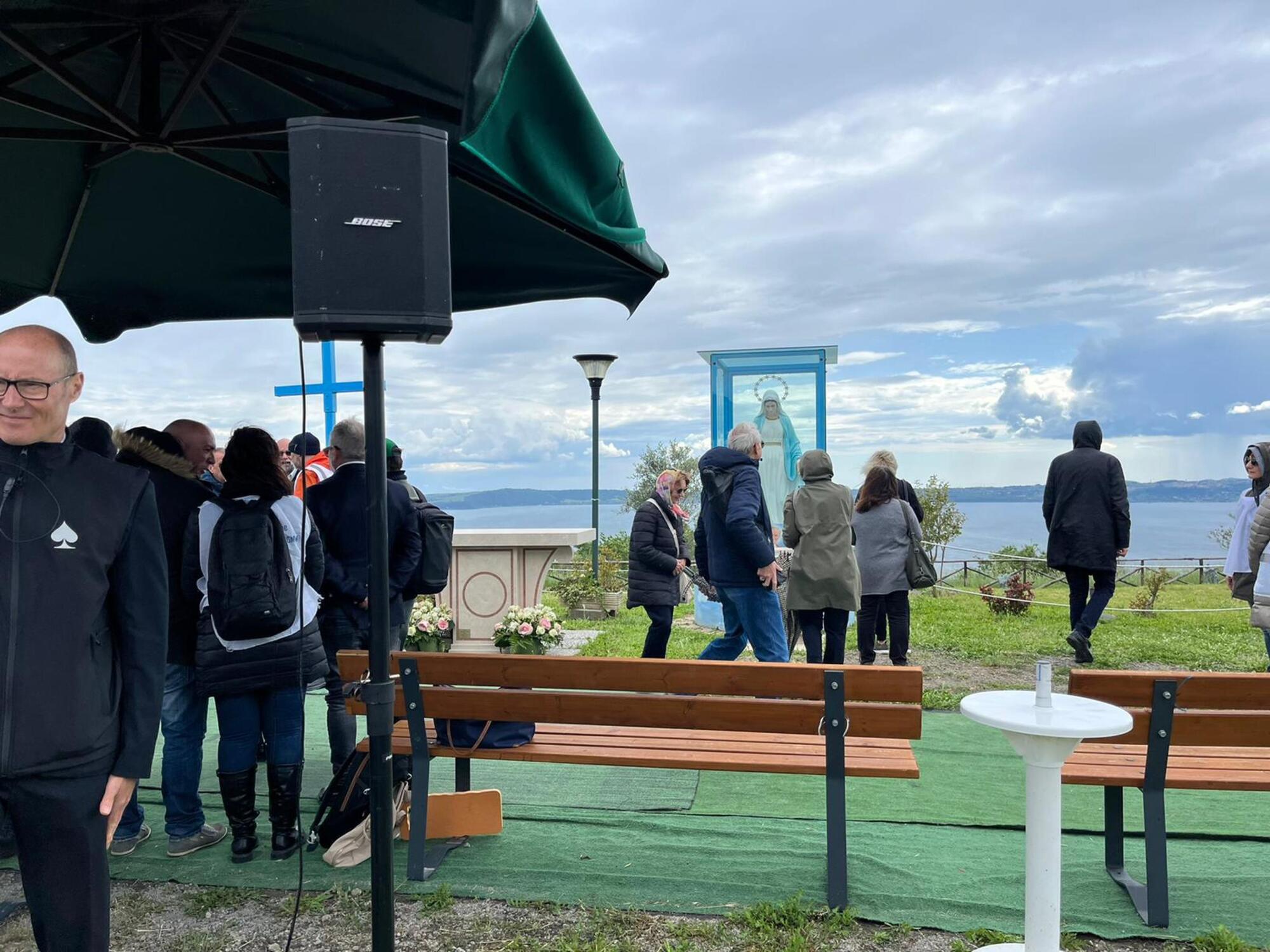 Uno dei raduni della veggente di Trevignano