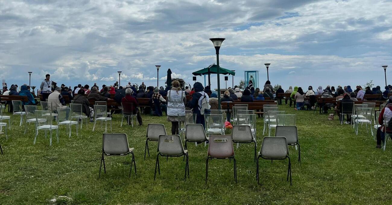 Trevignano: sedicente veggente nei guai. Non solo dna sulla statua, ma anche montagne di soldi dai fedeli. Cosa rischia adesso?
