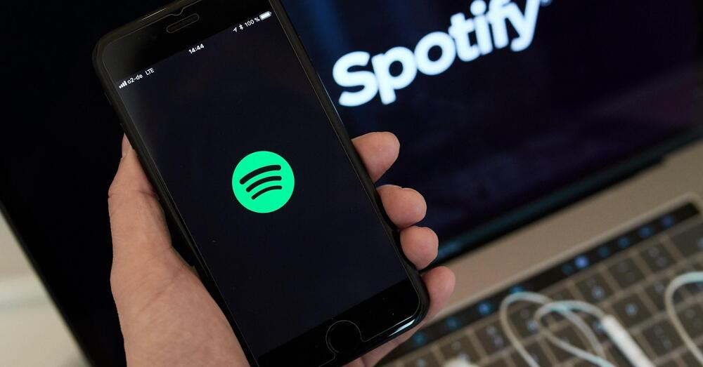 Ma cos&#039;&egrave; la storia di Spotify che finanzia la guerra? E perch&eacute; solo Piero Pel&ugrave; si incazza?
