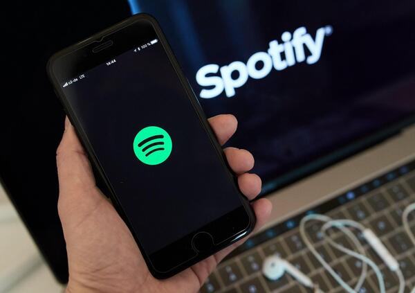 Ma cos&#039;&egrave; la storia di Spotify che finanzia la guerra? E perch&eacute; solo Piero Pel&ugrave; si incazza?