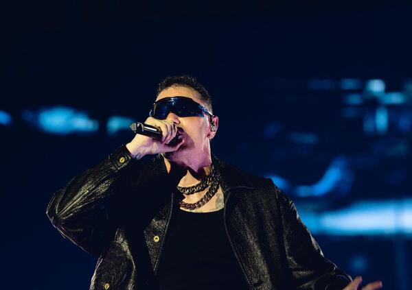 Siamo stati al concerto di Marracash a San Siro, ma com&rsquo;&egrave; stato? Tra Madame, svenimenti, allucinazioni e intelligenza artificiale, vi raccontiamo il doppio sogno di Marra&hellip;