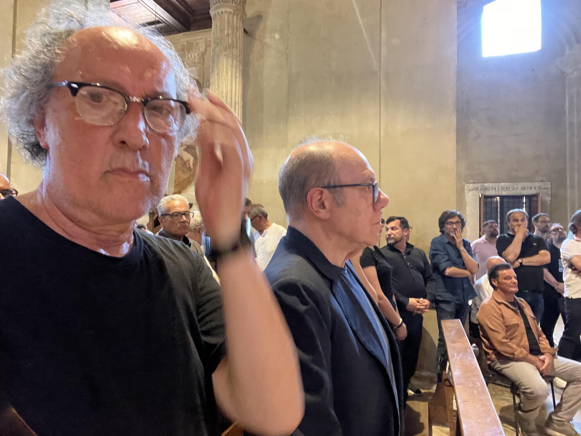 Fulvio Abbate e Carlo Verdone al funerale di Alvaro Vitali a Roma