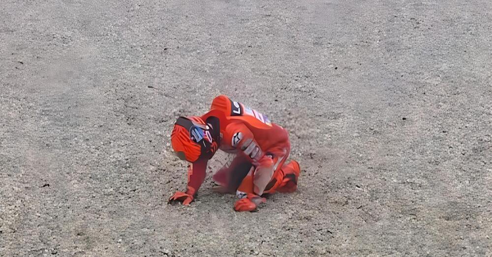 Doppio crash, mano ammaccata e mento grattugiato. Basta? No, Marc Marquez s&rsquo;&egrave; (quasi) rotto le pa*le riscoprendosi fragile nel venerd&igrave; di Assen