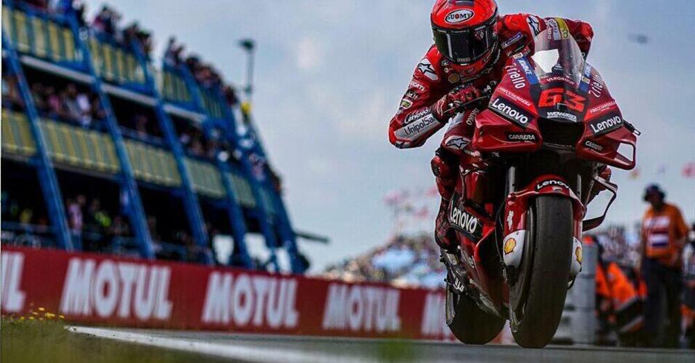 Il rosso e il nero del venerd&igrave; di Assen: Pecco Bagnaia e Marco Bezzecchi finalmente gasati dopo il primo giorno all&rsquo;universit&agrave; (del motociclismo)