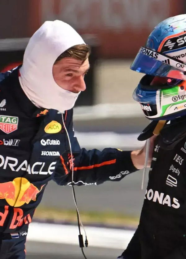 Ma l&#039;avete visto Antonelli che butta fuori Verstappen?