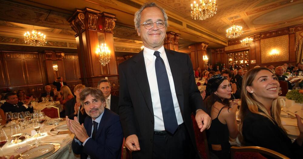MA &#039;NDO VAI SE CHICCO NON CE L&#039;HAI? Enrico Mentana lascia il TgLa7? Il totonomi: c&#039;&egrave; chi parla di Giovanni Floris, chi di un clamoroso ritorno di Antonello Piroso. Ma la risposta di Urbano Cairo...