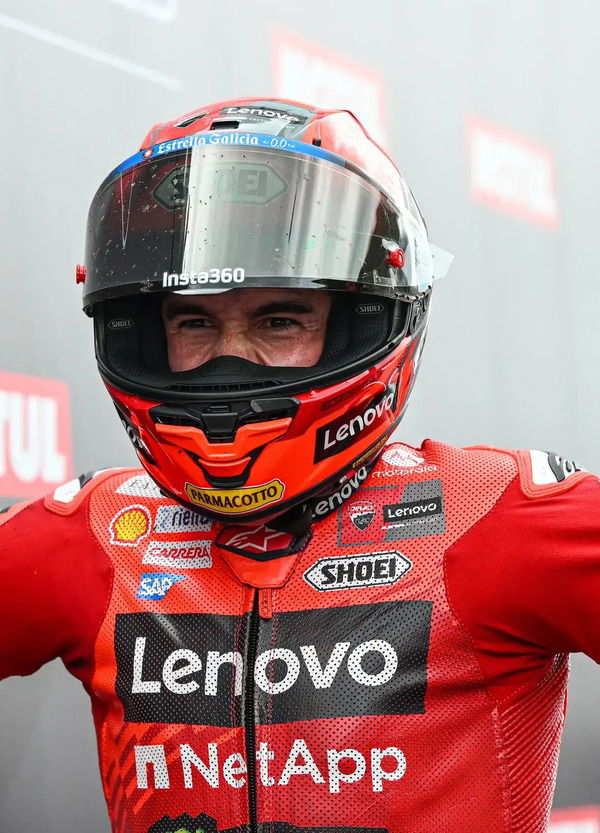 Assen ci ha lasciato un Marc Marquez che si inca**a di brutto anche se vince tutto: &ldquo;Avete detto cose sbagliate su Alex, con Bezzecchi vi ho dimostrato il contrario&rdquo;