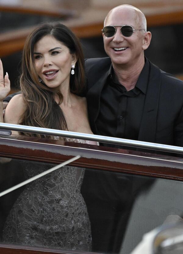 Tutti gli orologi degli ospiti al matrimonio Bezos e S&aacute;nchez a Venezia? Tom Brady, Orlando Bloom, Jenner, Ceretti e...