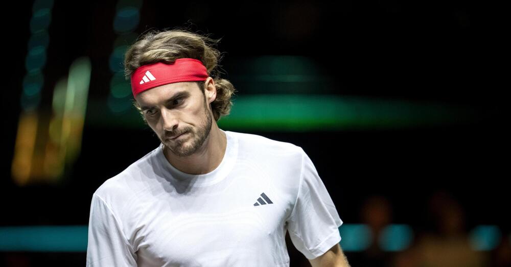 TSITSIPAS SALUTA IL TENNIS? &ldquo;&Egrave; davvero doloroso vedermi in questa situazione, mi sento senza risposte e stanco di rincorrere sempre qualcosa&rdquo;. Ma che cos&rsquo;ha? C&rsquo;entra il problema alla schiena?