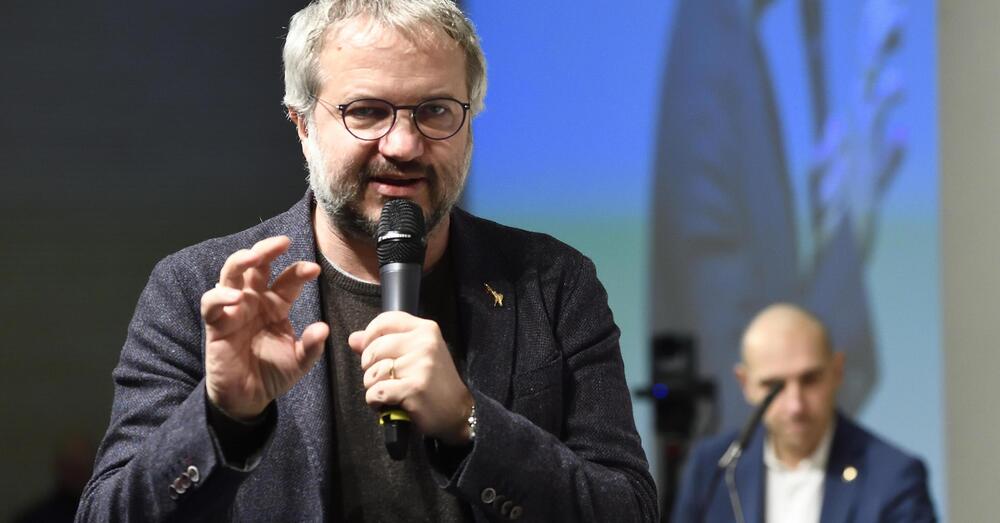Intervista scatenata a Claudio Borghi: &ldquo;Il climate change? Non &egrave; colpa dell&rsquo;uomo, ma della Panda Euro 3&rdquo;. I Dati? &ldquo;A parte quelli taroccati, niente di anomalo&rdquo;. E sugli attivisti del clima&hellip;