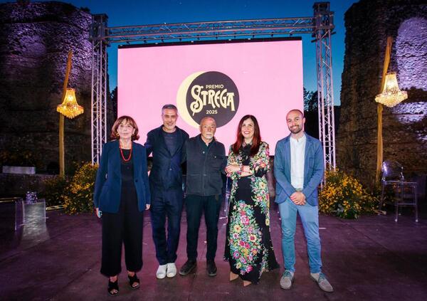 C&#039;&egrave; differenza tra il Premio Strega e Temptation Island? Da Amici della Domenica ad Amici di Maria: ecco perch&eacute; la cinquina finalista &egrave; come una coppia del reality di Filippo Bisciglia
