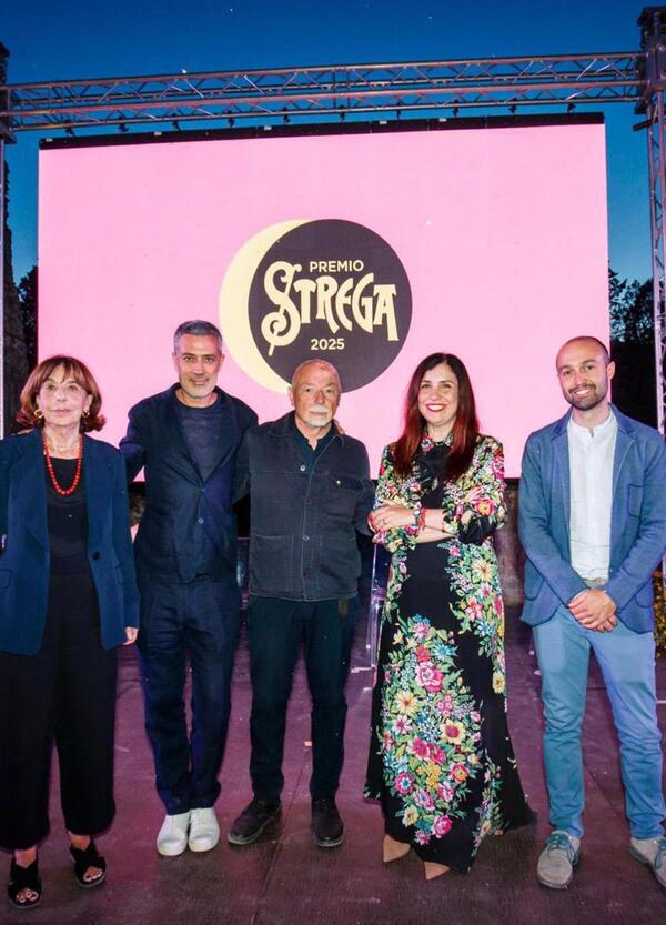 La finale del Premio Strega come l&#039;inizio di Temptation Island? Sempre di Amici si tratta